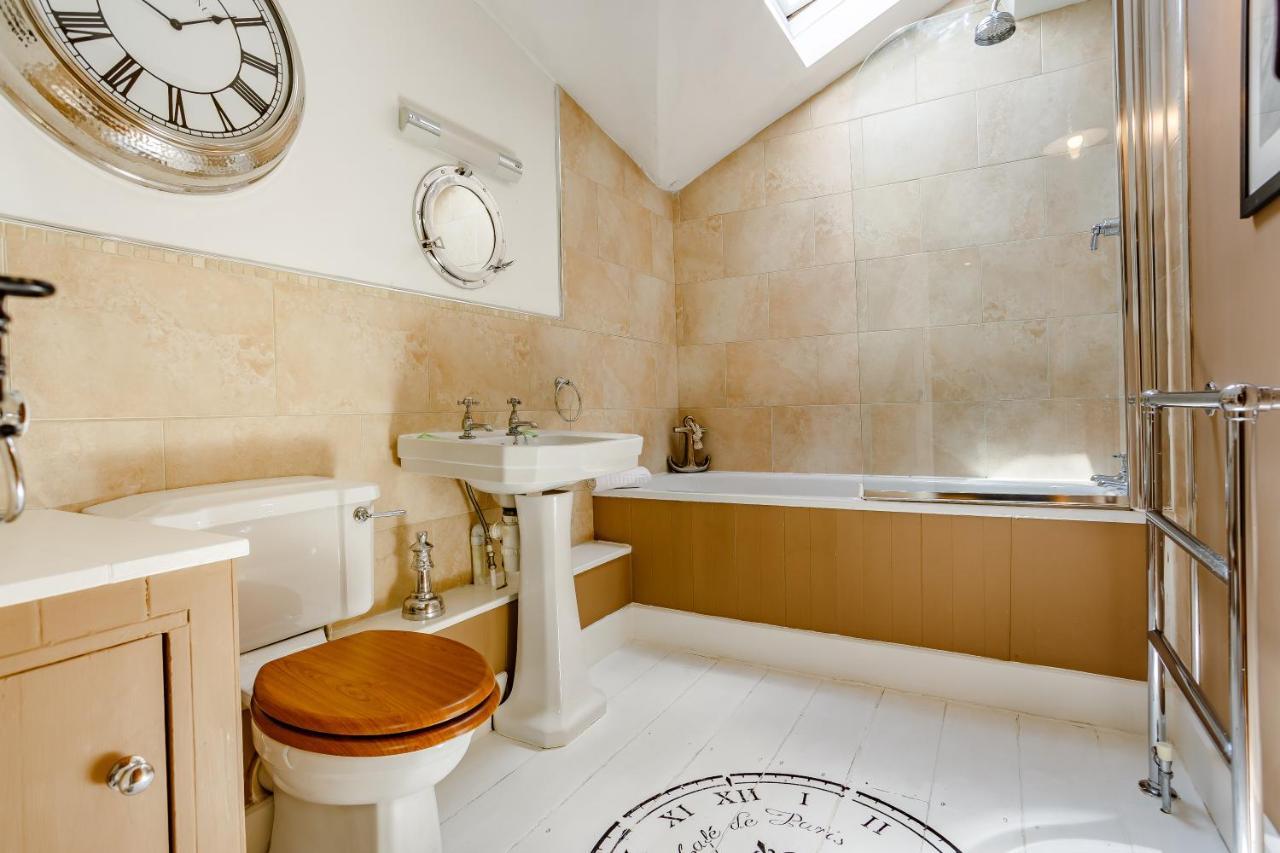 Broadrock Accommodation - Clock Cottage シェプストウ エクステリア 写真