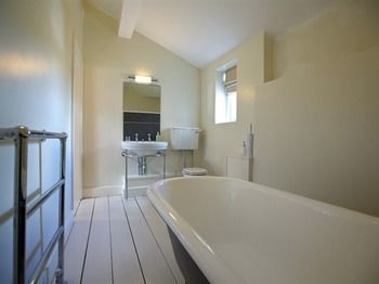 Broadrock Accommodation - Clock Cottage シェプストウ エクステリア 写真